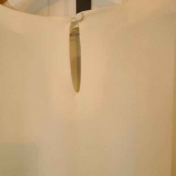 (1121) Estrada Woman's Long Sleeve Blouse,  Size: 24 Color: Cream - Picture 8 of 13